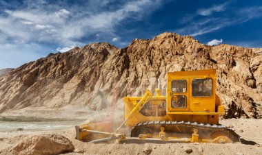 Top Companies in Amphibious Excavator Market by Size, Share, Historical and Future Data & CAGR | Report by Vantage Market Research Market